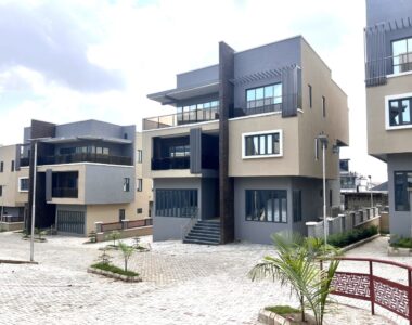 Exquisite 5 bedroom detached duplex with Bq in a classy area