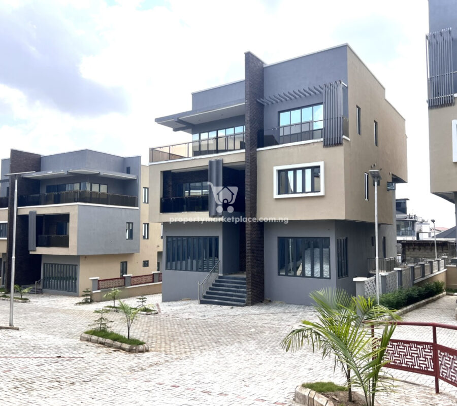 Exquisite 5 bedroom detached duplex with Bq in a classy area