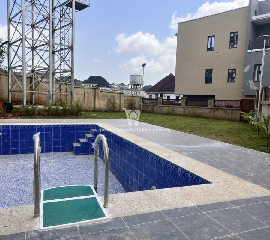 Exquisite 5 bedroom detached duplex with Bq in a classy area