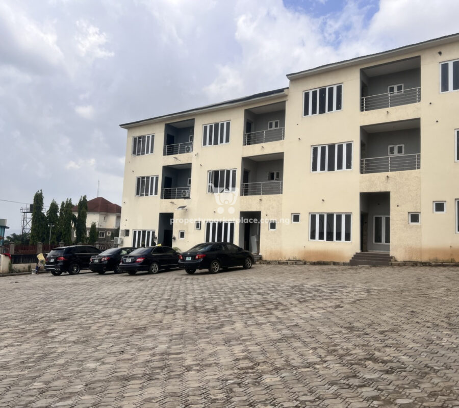 Luxurious 4 bedroom terrace duplex with a room Bq