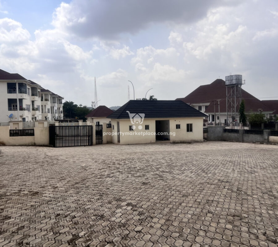 Luxurious 4 bedroom terrace duplex with a room Bq