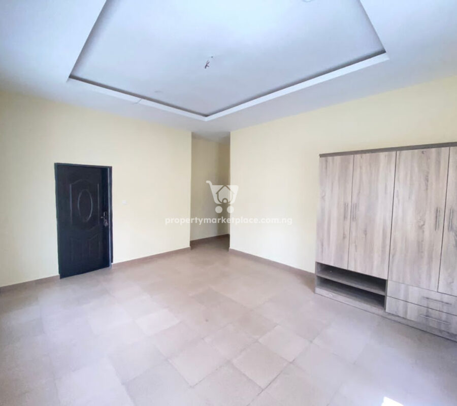 Tastefully finished 3 bedroom flat in a nice area