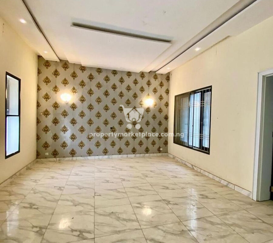 Luxurious 4 bedroom terrace duplex with Bq