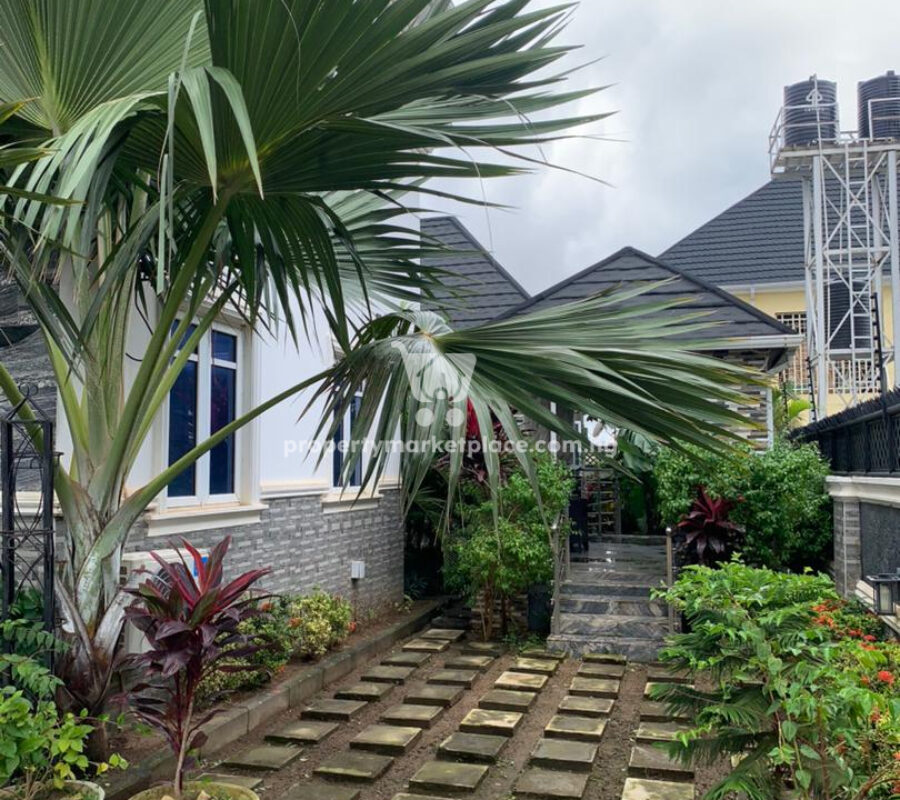 Nicely furnished 4 bedroom detached duplex with 1 bedroom guest chalet