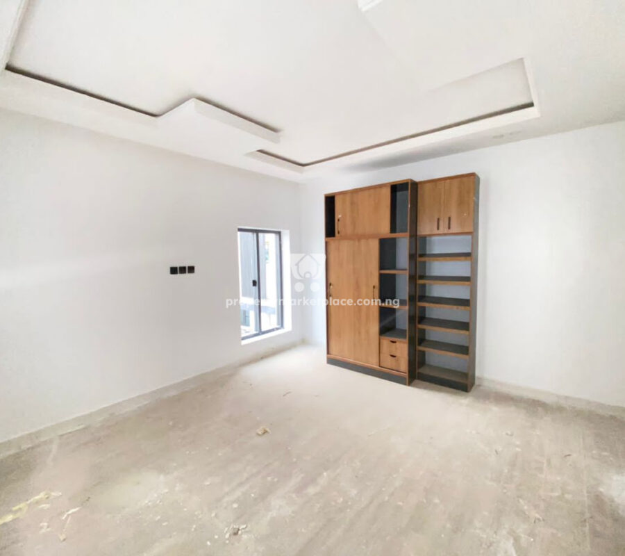 Luxurious 2 bedroom apartment with modern finishing