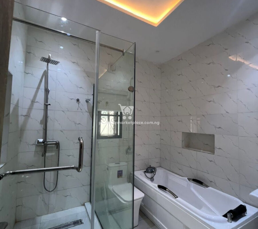 Furnished 6 bedroom detached duplex with a room in an estate