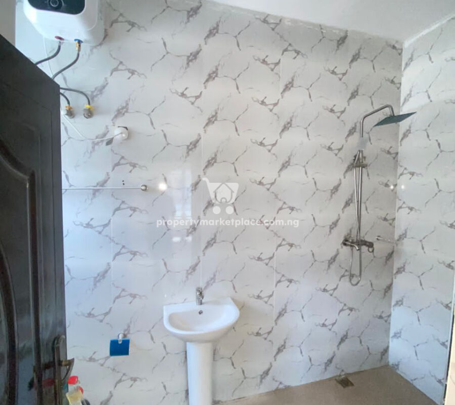Luxurious 2 bedroom flat in a nice area