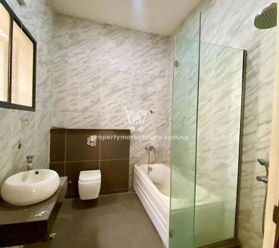 Luxurious 4 bedroom terrace duplex with Bq