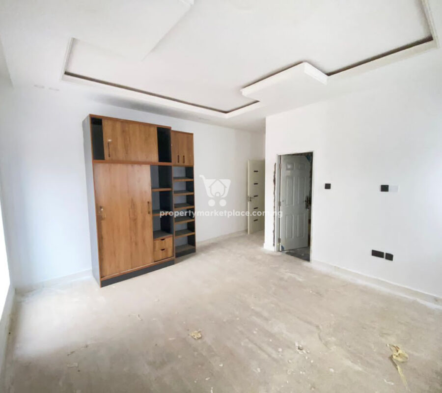 Luxurious 2 bedroom apartment with modern finishing