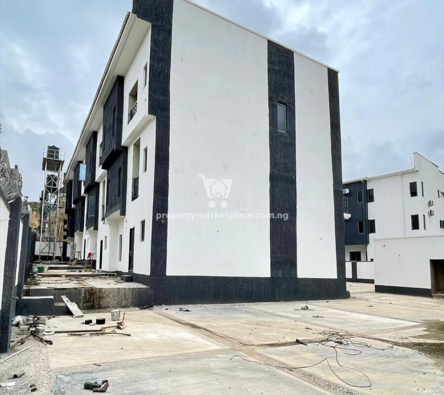 Luxurious 4 bedroom terrace duplex with a room Bq