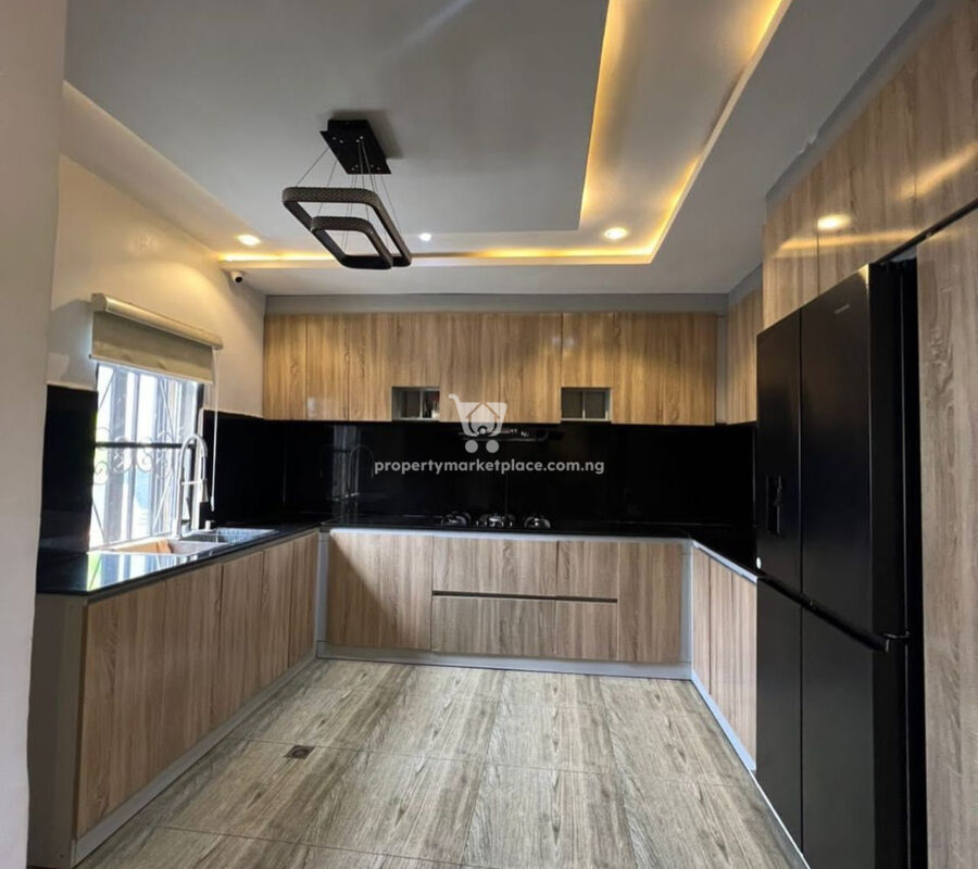 Furnished 6 bedroom detached duplex with a room in an estate