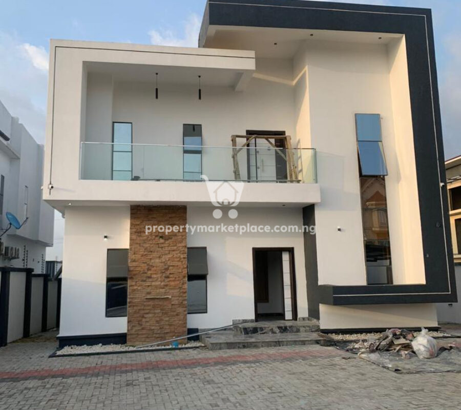 Exquisite 6 bedroom detached duplex with 1 room Bq