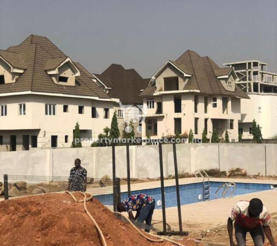 Superbly finished & luxurious 6 bedroom detached duplex