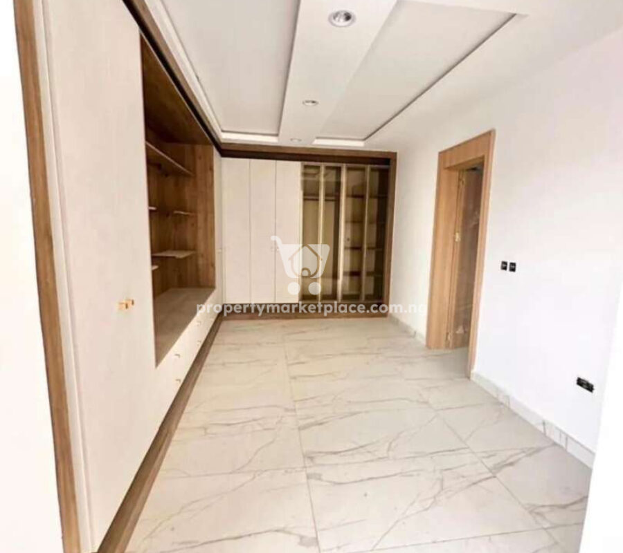 Superbly finished & luxurious 6 bedroom detached duplex