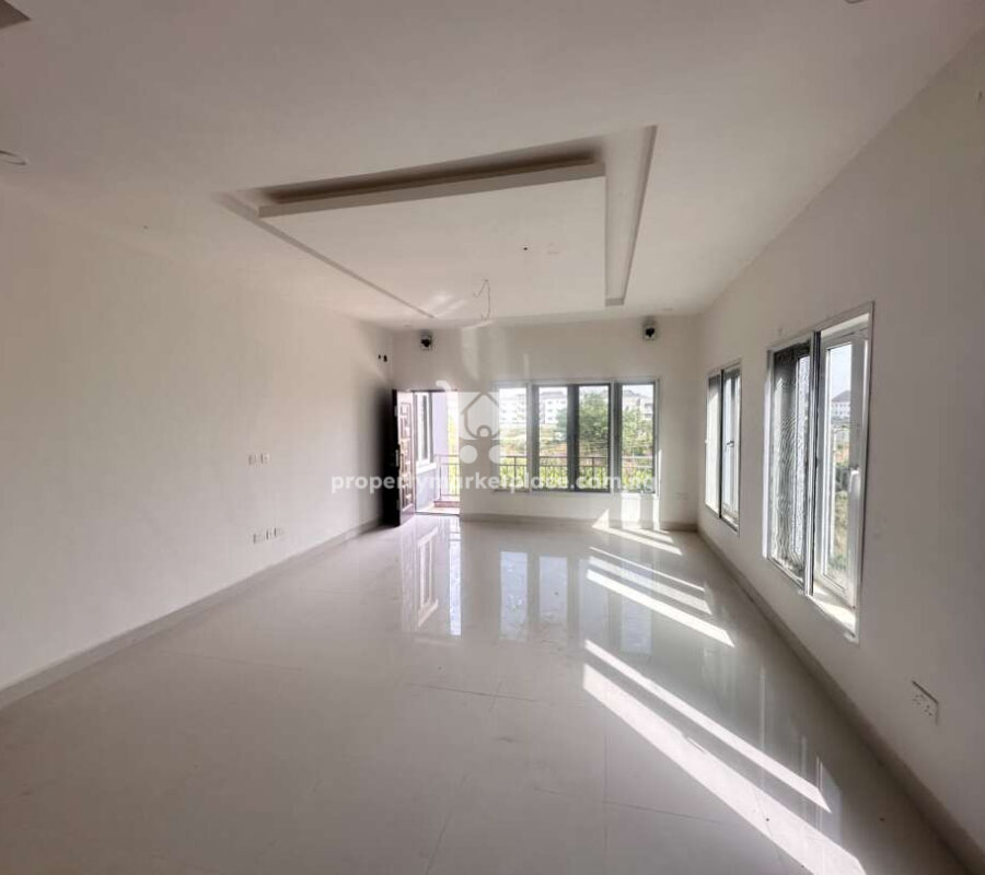 Luxurious 3 bedroom flat with Bq in a nice area