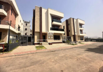 6 bedroom detached duplex with a room Bq