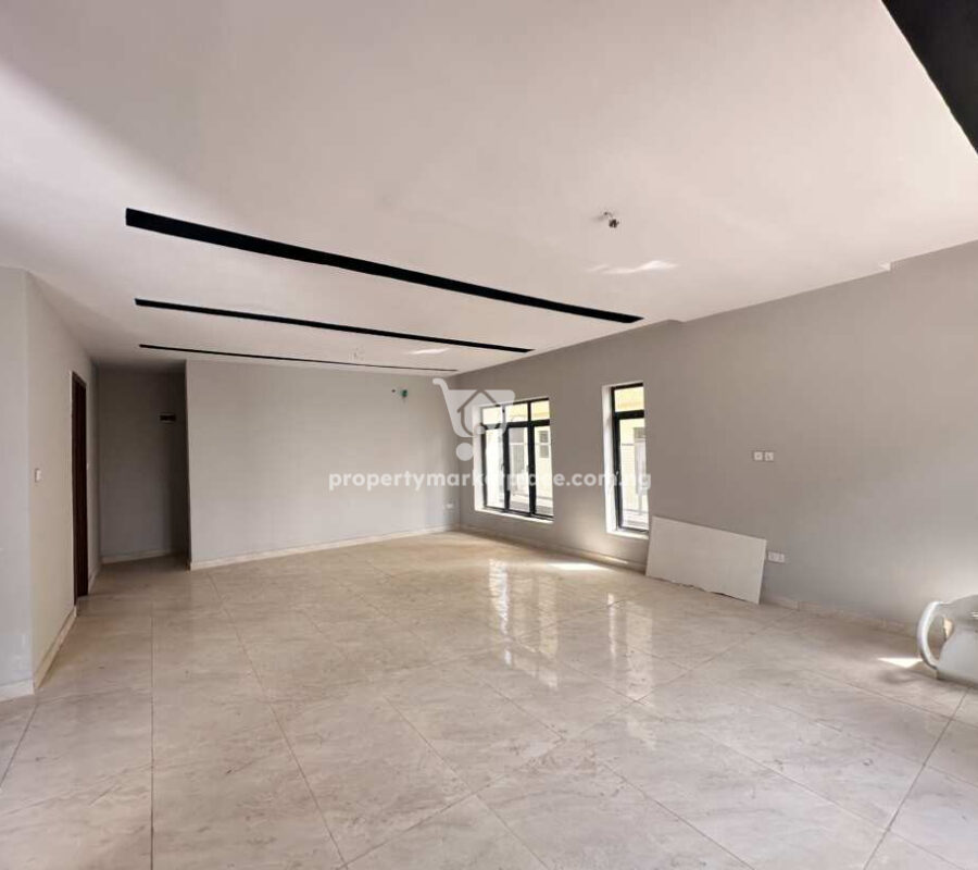 6 bedroom detached duplex with a room Bq