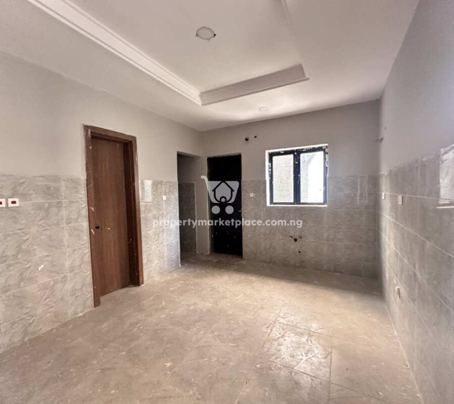 6 bedroom detached duplex with a room Bq