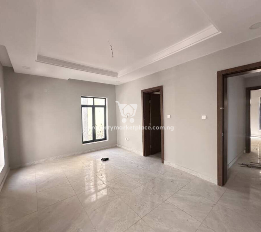 6 bedroom detached duplex with a room Bq