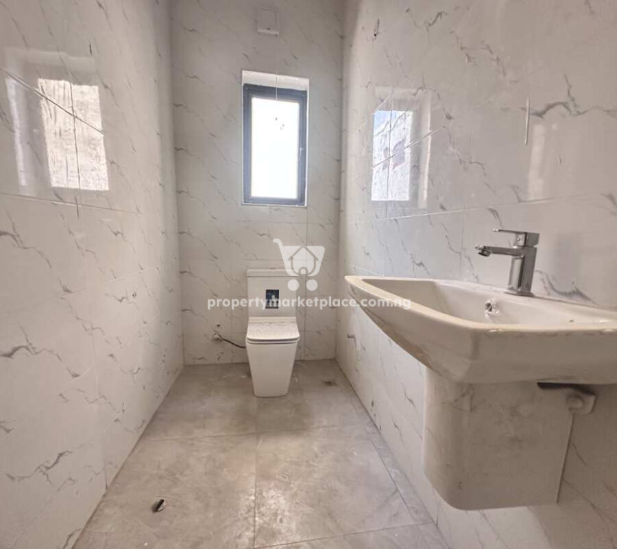 6 bedroom detached duplex with a room Bq