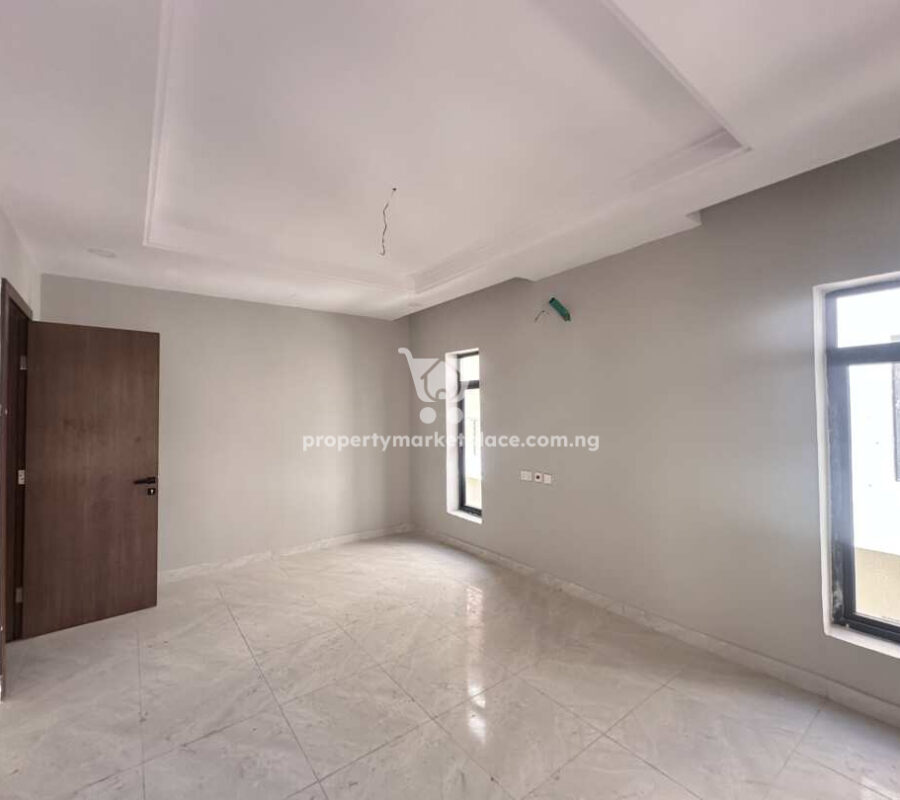 6 bedroom detached duplex with a room Bq