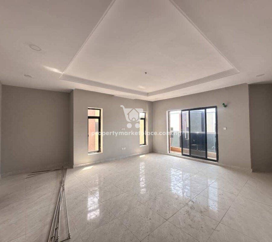 6 bedroom detached duplex with a room Bq