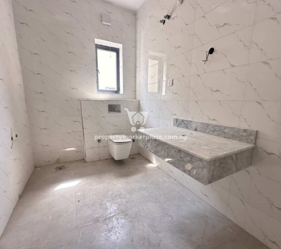 6 bedroom detached duplex with a room Bq