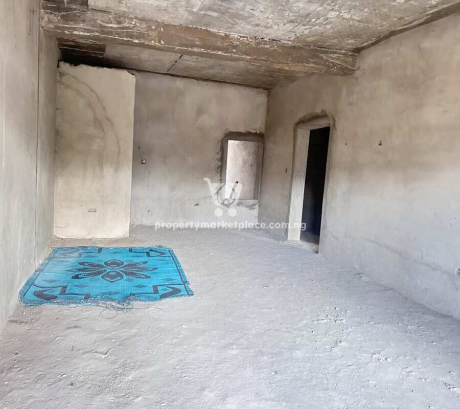 3 bedroom flat with Bq in a nice area
