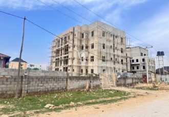 3 bedroom flat with Bq in a nice area