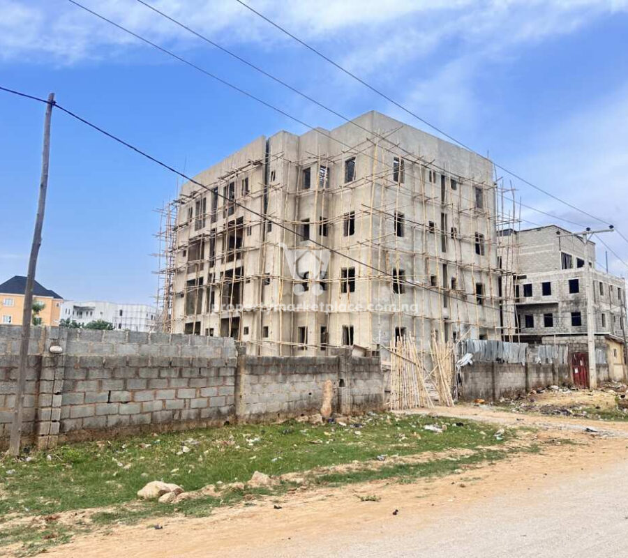 3 bedroom flat with Bq in a nice area