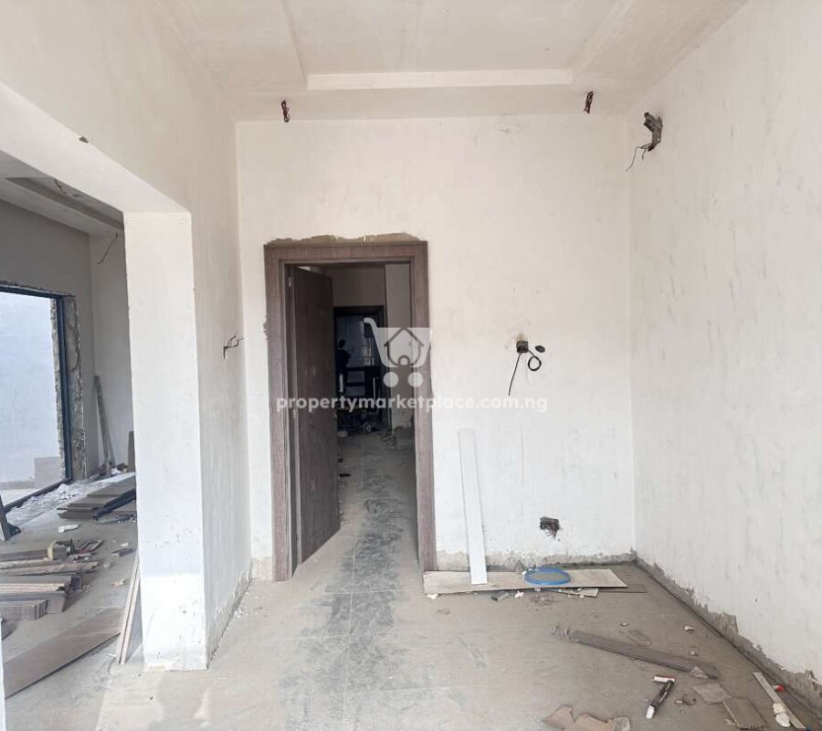 Luxurious 4 bedroom terrace duplex with Bq