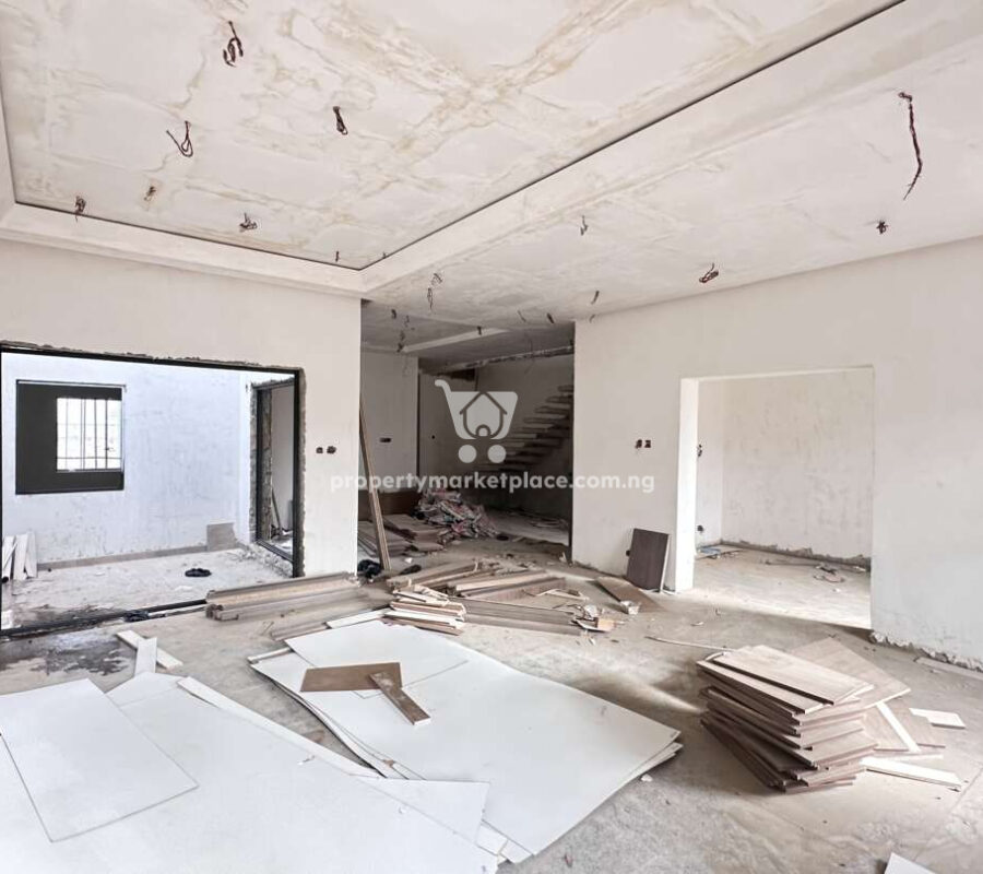 Luxurious 4 bedroom terrace duplex with Bq