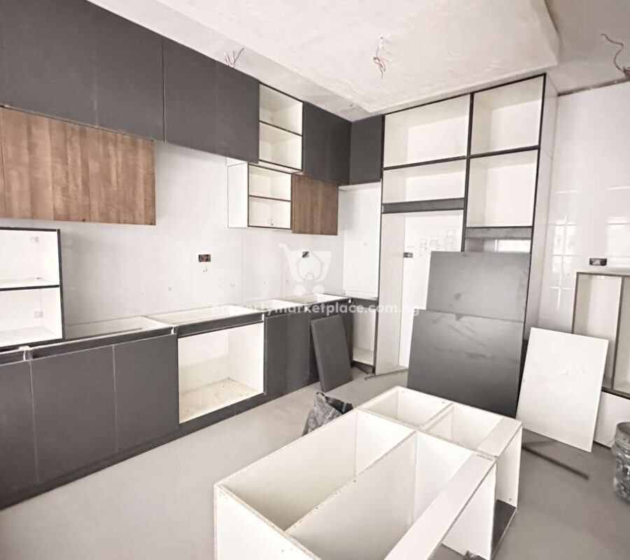 Luxurious 4 bedroom terrace duplex with Bq