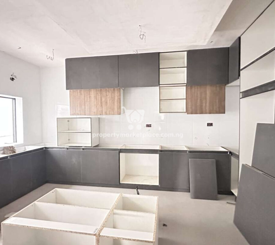 Luxurious 4 bedroom terrace duplex with Bq