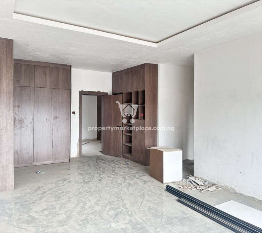 Luxurious 4 bedroom terrace duplex with Bq