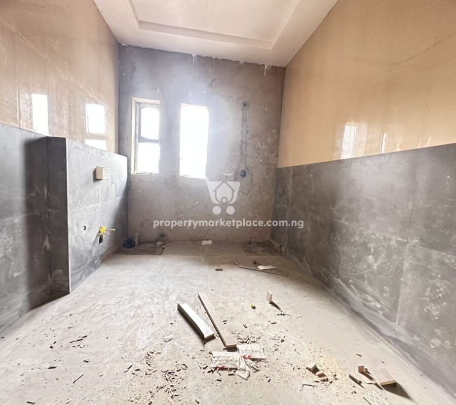 Luxurious 4 bedroom terrace duplex with Bq
