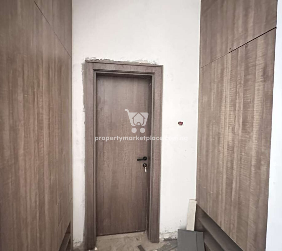 Luxurious 4 bedroom terrace duplex with Bq