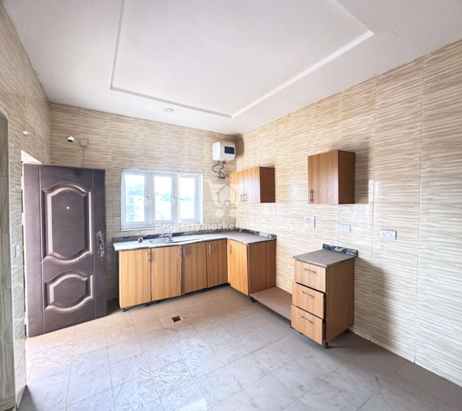 Luxurious 2 bedroom flat in a nice area