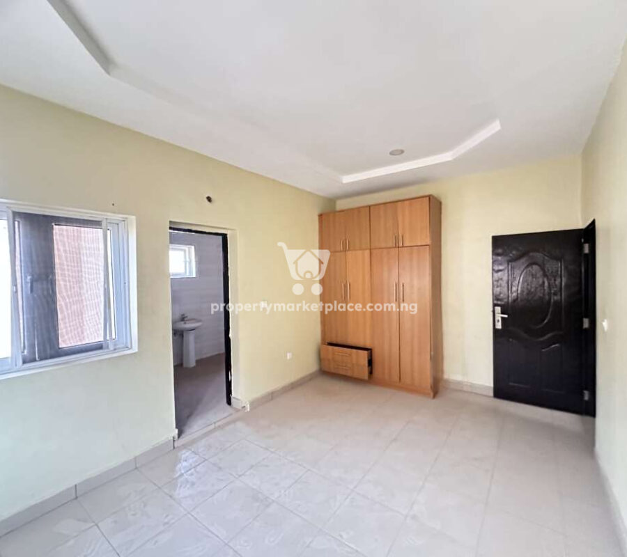 Luxurious 2 bedroom flat in a nice area
