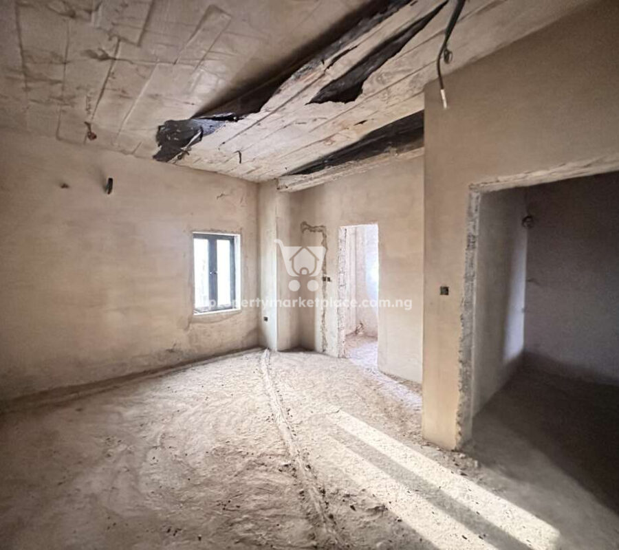 Luxurious 4 bedroom terrace duplex with Bq
