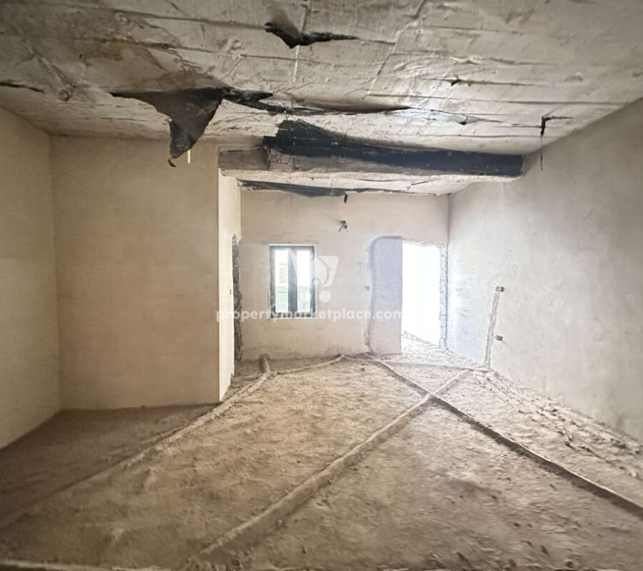 Luxurious 4 bedroom terrace duplex with Bq