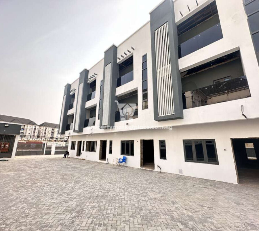 Luxurious 4 bedroom terrace duplex with Bq