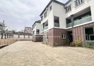 Luxurious 4 bedroom terrace duplex with Bq