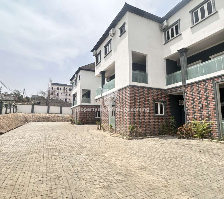 Luxurious 4 bedroom terrace duplex with Bq