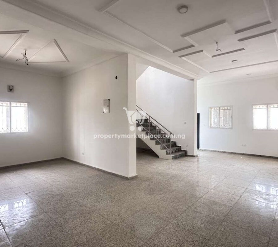 Luxurious 4 bedroom terrace duplex with Bq