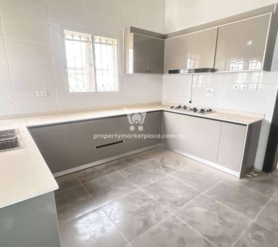 Luxurious 4 bedroom terrace duplex with Bq