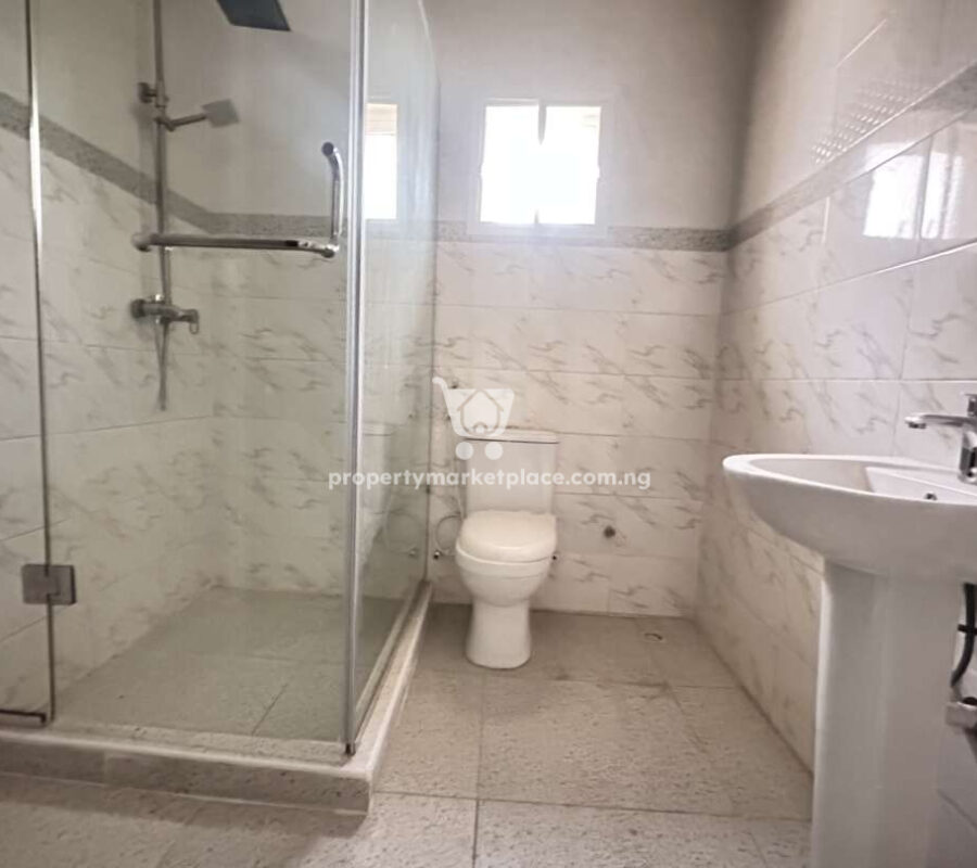Luxurious 4 bedroom terrace duplex with Bq