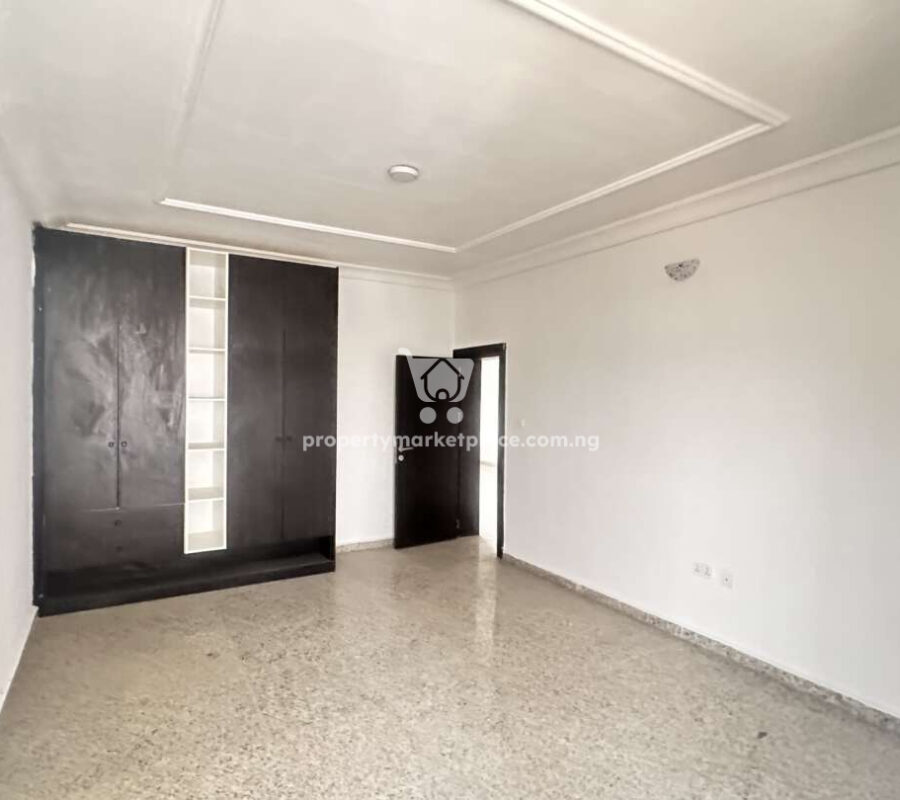 Luxurious 4 bedroom terrace duplex with Bq