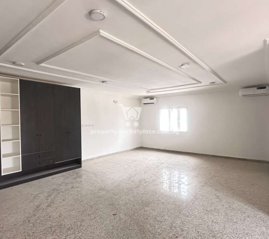 Luxurious 4 bedroom terrace duplex with Bq