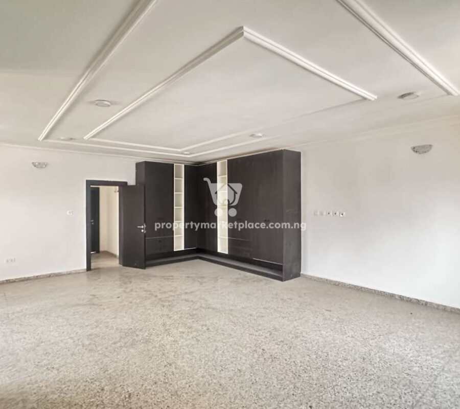 Luxurious 4 bedroom terrace duplex with Bq